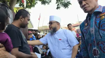Gubernur Bengkulu Helmi Hasan mengunjungi warga korban kebakaran