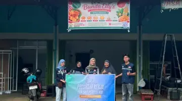 Dokumentasi pasca penyelesaian program kerja digitalisasi UMKM Aneka Kue Bunda Elly’sDokumentasi pasca penyelesaian program kerja digitalisasi UMKM Aneka Kue Bunda Elly’s