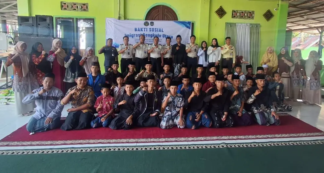 Semangat Kemerdekaan RI ke-81: Kantor Imigrasi Bengkulu Utara Gelar Bakti Sosial di Ponpes Al Makmun Barokatul Qodiri