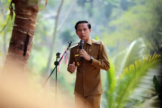 Bupati Kaur H. Gusril Pausi
