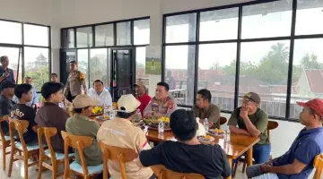 Aktivitas Wisata dan UMKM Terus Bertumbuh, PLN UIP Sumbagsel Dorong Ekonomi Air Sempiang melalui Program Benderang