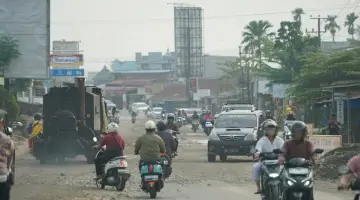 Kondisi Jalan di Bengkulu yang kerap tergenang banjir
