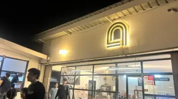 Tampak Depan Kafe Koridor di Kota Bengkulu (Sumber: Dokumentasi Pribadi)